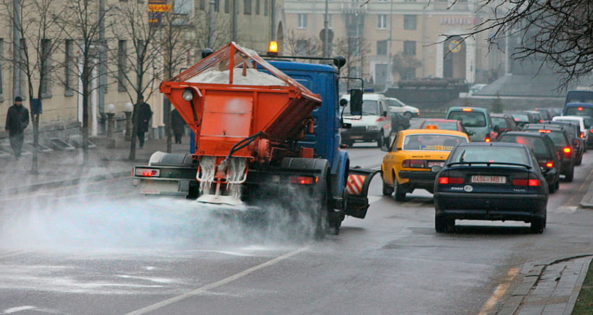 посыпают солью