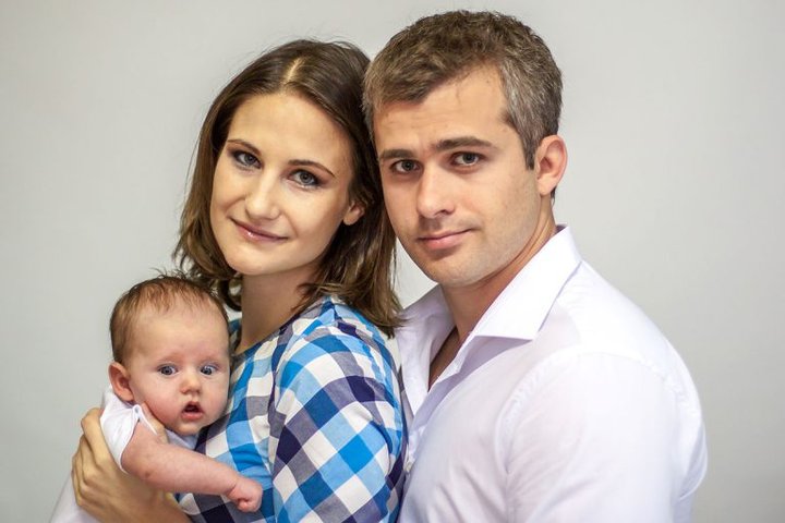 Арестованная Оля с супругом и дочерью Настей